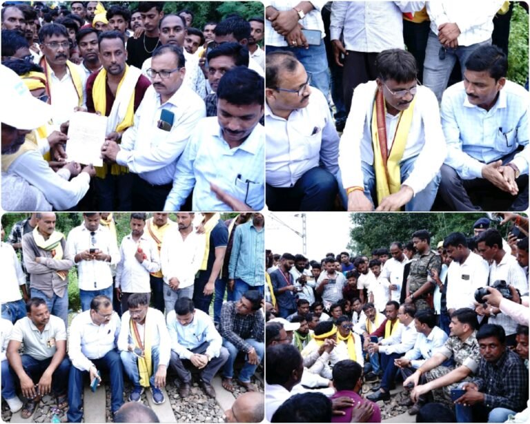 Seraikela Kharsawan: हसालोंग स्टेशन पर कुड़मी समाज का रेल टेका-डहर छेका आंदोलन, प्रशासन को सौंपीं प्रमुख मांगें…