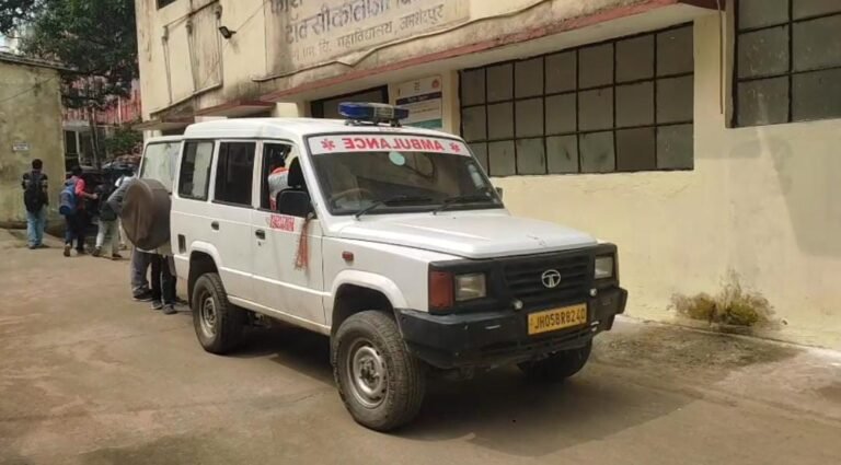 टाटानगर स्टेशन पर महिला ने ट्रेन के आगे कूदकर दी जान…