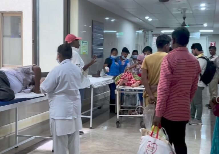 टाटा-रांची राष्ट्रीय राजमार्ग पर दर्दनाक सड़क हादसा, कंटेनर ट्रक से जा टकराई कार, चार गंभीर रूप से है घायल…