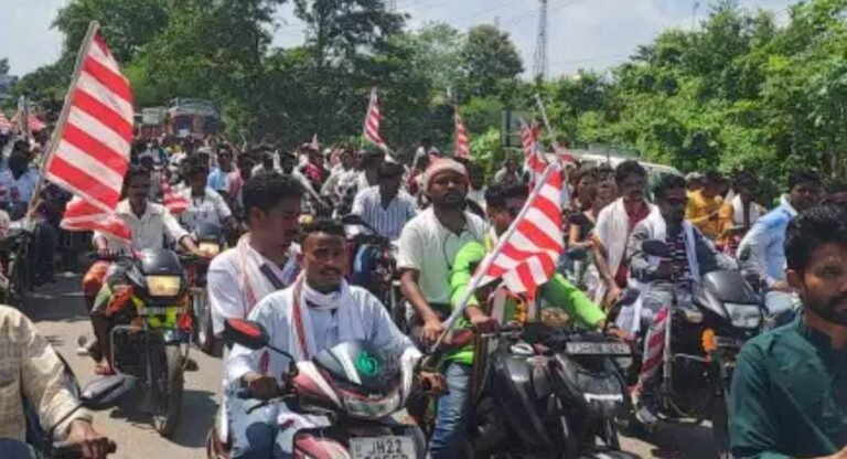 Seraikela: कुड़मी आंदोलन के विरोध में आदिवासी समुदाय का जोरदार प्रदर्शन, KOLHAN में आर्थिक नाकेबंदी की चेतावनी…