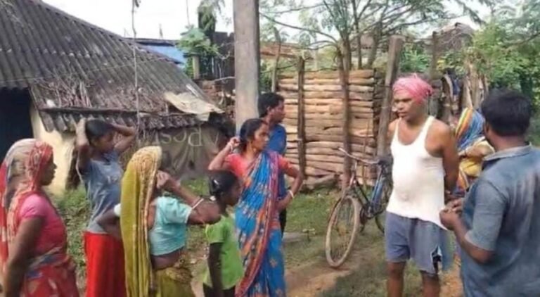 पटमदा में दिल दहला देने वाली घटना : मां और तीन बेटियों ने जहर खाकर की आत्महत्या…