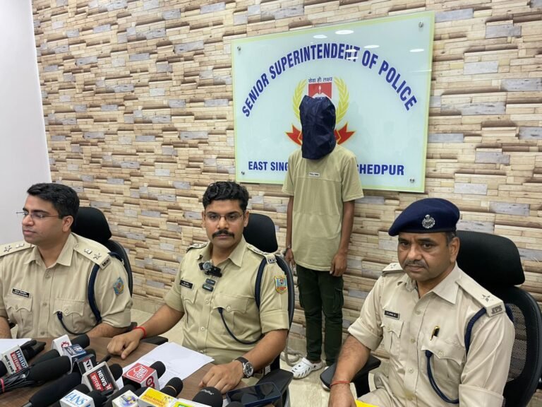 जमशेदपुर पुलिस की बड़ी कार्रवाई: भानु माझी गिरोह का सदस्य मनीष सिंह पिस्टल और तीन जिंदा कारतूस के साथ गिरफ्तार…