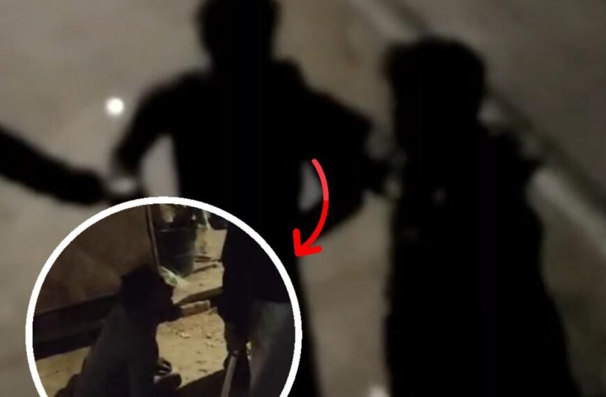 Jamshedpur: ‘अल्लाह बचाओ’ चिल्लाता रहा युवक, पुलिस ने लाठी से की बेरहमी&hellip;