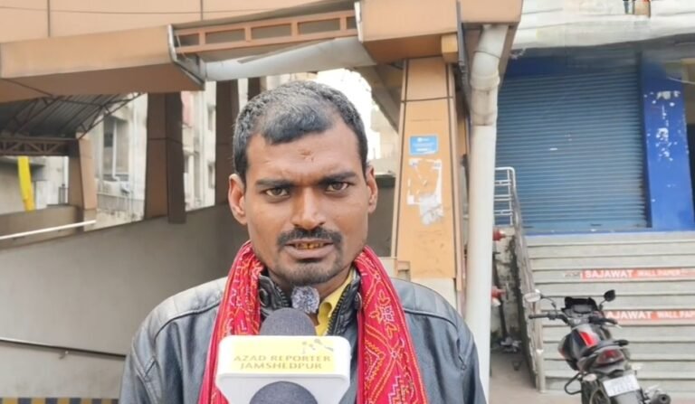 Seraikela-Kharsawan: आदित्यपुर में सुधा डेयरी के पास से TATA Intra V-50 वाहन चोरी, शिकायत दर्ज || Video…