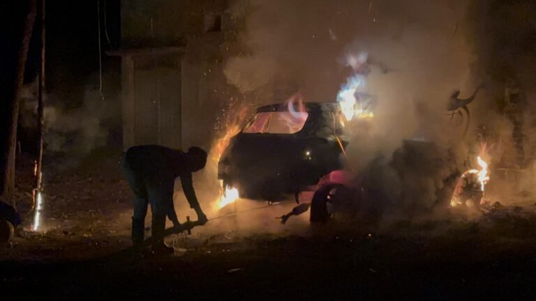 जमशेदपुर में फिर एक बार खड़ी गाड़ी में लगी आग…