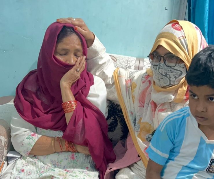 Jamshedpur: ज़ेबा क़ादरी ने दिवंगत मोहम्मद फ़िरोज़ के परिवार से की मुलाकात, बच्चों की पढ़ाई का लिया जिम्मा…