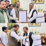 Jamshedpur: कोल्हान विश्वविद्यालय के सीनेट सदस्य बनाए जाने पर करीम सिटी कॉलेज के प्राचार्य मुहम्मद रियाज़ को काशिफ रज़ा ने किया सम्मानित…