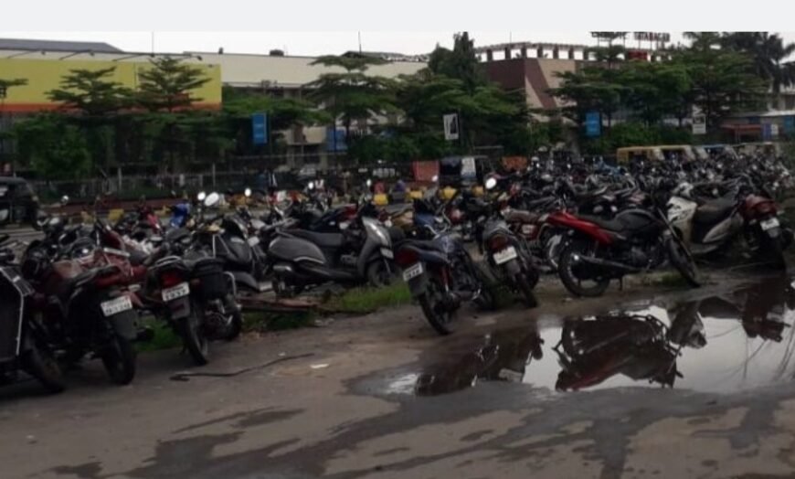 Jamshedpur: टाटानगर रेलवे स्टेशन पार्किंग में अवैध वसूली का आरोप, श्रवण कुमार&hellip;