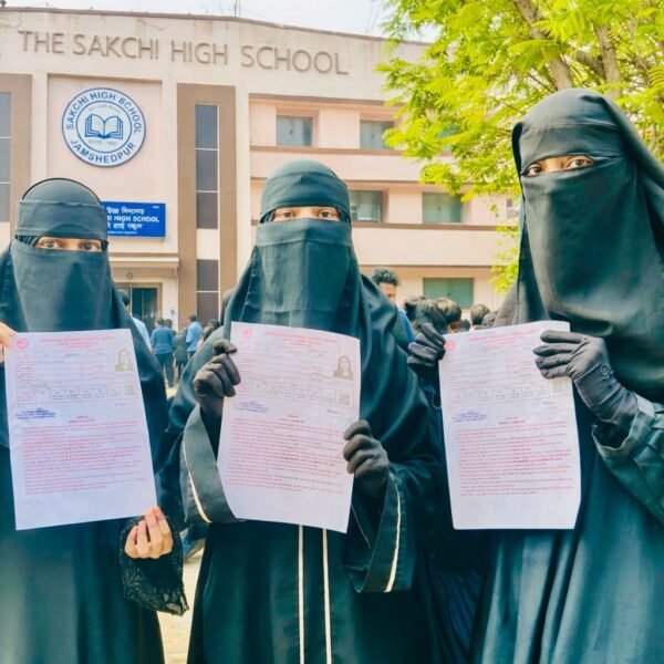 Jamshedpur: Bagh-e-Ayesha की छात्राओं ने दी 8वीं-9वीं की बोर्ड परीक्षा, फाउंडर ज़ेबा क़ादरी ने दी&hellip;