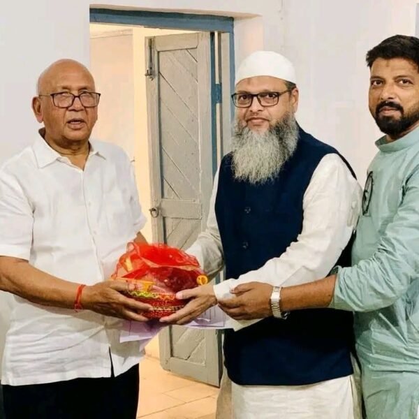 Jamshedpur:- ईद के मौके पर पर पश्चिमी के विधायक सरयू राय से दया हॉस्पिटल के&hellip;