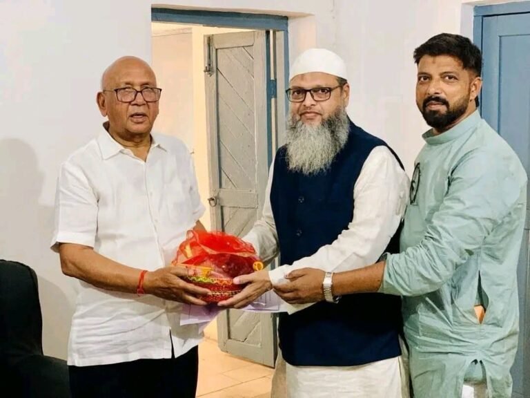 Jamshedpur:- ईद के मौके पर पर पश्चिमी के विधायक सरयू राय से दया हॉस्पिटल के प्रतिनिधियों ने की मुलाकात…