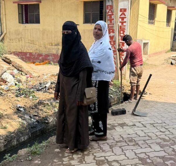 मानगो वार्ड 29 में चला विशेष सफाई अभियान, पार्षद परवीन बानो ने सुनी लोगों की&hellip;