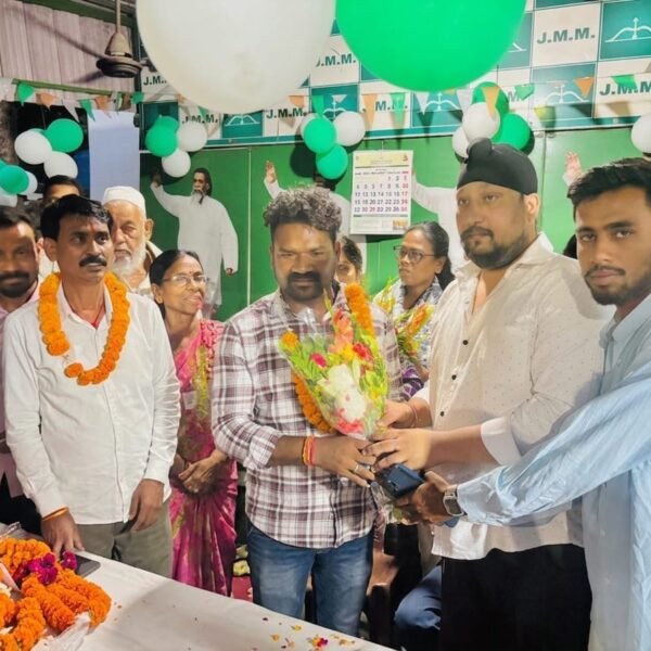 Jamshedpur:- साकची में जेएमएम जिला अध्यक्ष का स्वागत, संगठन को मजबूत करने की जताई उम्मीद