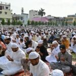 जमशेदपुर में अकीदत के साथ अदा की गई बकरीद की नमाज़, लोगों ने गले मिलकर दी मुबारकबाद…