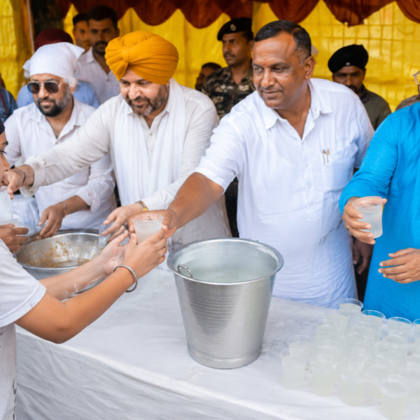 जमशेदपुर:  गुरु अर्जन देव जी के 401वें शहादत दिवस पर सोनारी में छबील का आयोजन