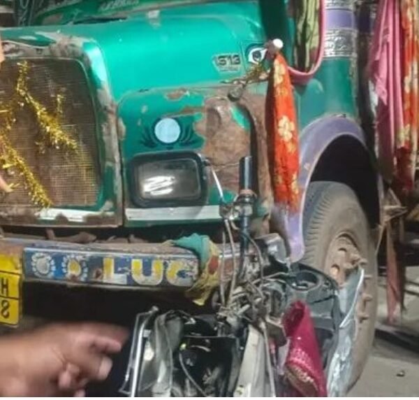 JHARKHAND : लोहरदगा में दर्दनाक सड़क हादसा, ट्रक की चपेट में आने से एक ही&hellip;