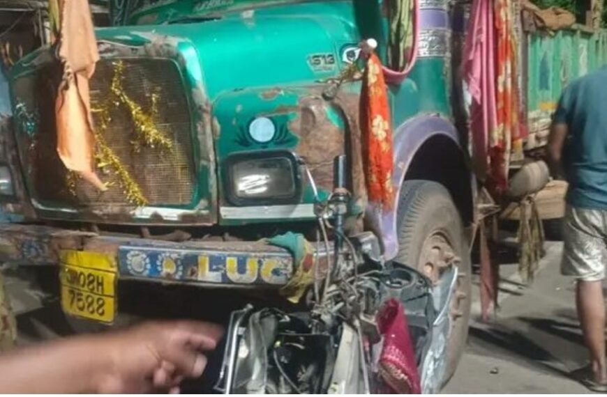 JHARKHAND : लोहरदगा में दर्दनाक सड़क हादसा, ट्रक की चपेट में आने&hellip;