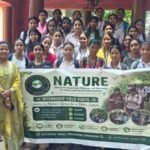 JHARKHAND : आंगनबाड़ी केंद्र के अध्ययन दौरे पर पहुंचीं राजनीति विज्ञान की छात्राएं, जमीनी स्तर पर समझीं सरकारी योजनाओं की कार्यप्रणाली