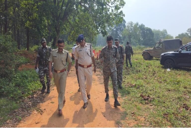 JHARKHAND : खूंटी में पुलिस और पीएलएफआई सदस्य के बीच मुठभेड़, हथियार बरामदगी के दौरान पिस्टल छीनकर भागा; गोली लगने से घायल