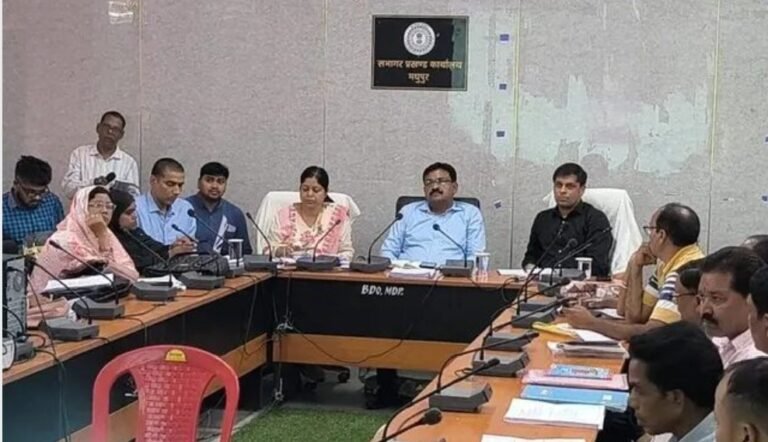 मुख्य निर्वाचन पदाधिकारी के. रवि कुमार देवघर पहुंचे, मधुपुर में बीएलओ और सुपरवाइजरों को दिया विशेष प्रशिक्षण
