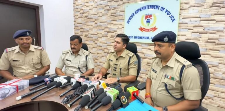 Jamshedpur:- बिष्टुपुर में बड़ी वारदात की तैयारी नाकाम, पुलिस ने हथियार के साथ 19 वर्षीय युवक को किया गिरफ्तार