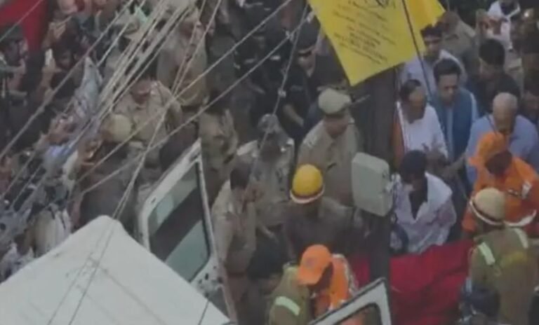 Breaking:- लखनऊ के अलीगंज में भीषण अग्निकांड, 13 लोगों की जिंदा जलकर मौत, कई के फंसे होने की आशंका