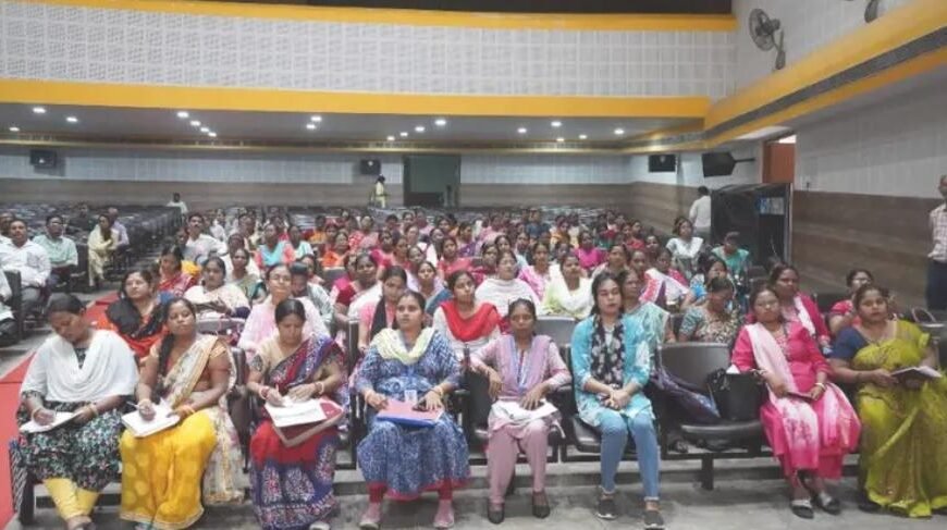 जमशेदपुर में मतदाता सूची पुनरीक्षण की तैयारी तेज, बीएलओ और पर्यवेक्षकों को&hellip;