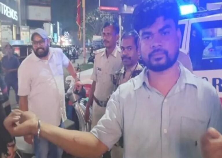 Jamshedpur:- साकची बाजार में पैसे नहीं देने पर युवक ने ग्राहक पर किया हमला, आरोपी गिरफ्तार