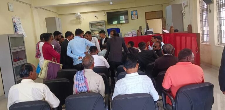 सरायकेला और चांडिल में मासिक लोक अदालत का आयोजन, आपसी सहमति से 54 मामलों का हुआ निपटारा