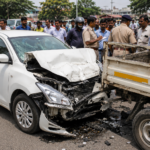 जमशेदपुर:  आजादनगर में कार और पिकअप वैन की भिड़ंत, मुआवजे को लेकर सड़क पर हुआ विवाद