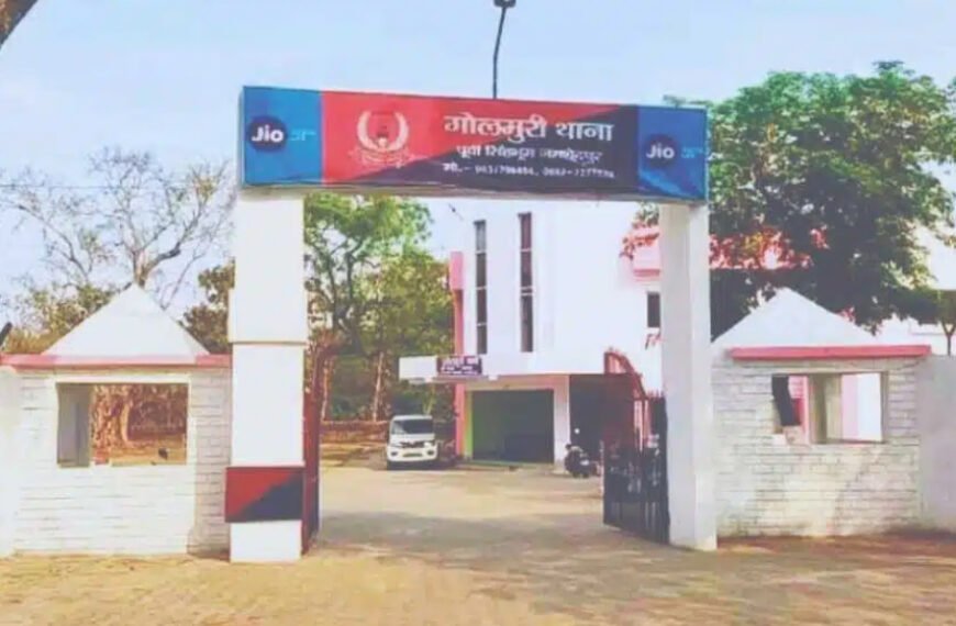 जमशेदपुर: गोलमुरी थाना क्षेत्र में देर रात कुछ बदमाशों ने एक 407 मालवाहक&hellip;