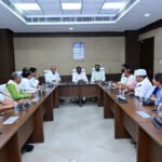रांची: झारखंड में 18 जून को होने वाले राज्यसभा चुनाव को लेकर राजनीतिक गतिविधियां तेज हो गई हैं। इसी सिलसिले में सोमवार को कांग्रेस के कई वरिष्ठ नेताओं ने मुख्यमंत्री हेमंत सोरेन से उनके आवास पर मुलाकात की। बैठक में राज्यसभा चुनाव को लेकर विस्तार से चर्चा हुई और कांग्रेस उम्मीदवार प्रणव झा के समर्थन पर बातचीत की गई।