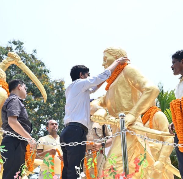 देवघर : शहीदों के बलिदान को किया गया नमन, उनके बताए रास्ते पर चलना ही&hellip;