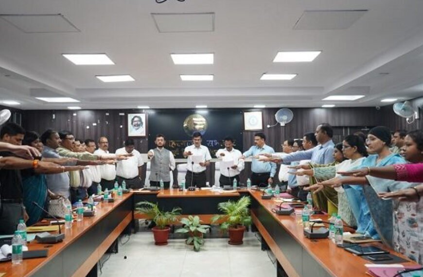 जमशेदपुर: जिला योजना समिति की बैठक में 139 जनहित योजनाओं पर हुई&hellip;
