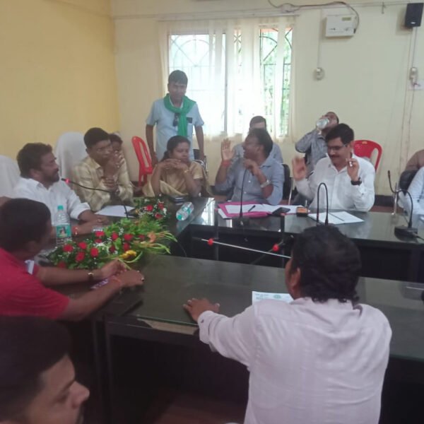 चाकुलिया में बिजली समस्याओं को लेकर हुई बैठक, जल्द समाधान का आश्वासन
