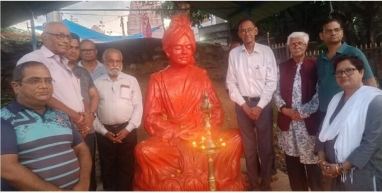 JHARKHAND: स्वामी विवेकानंद की पुण्यतिथि पर टेल्को में श्रद्धांजलि सभा भुवनेश्वरी मंदिर परिसर में प्रतिमा पर पुष्पांजलि अर्पित