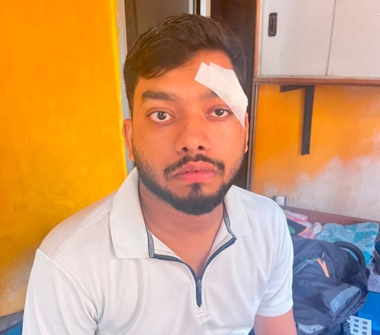 JHARKHAND : जमशेदपुर में भाई-बहन से स्नैचिंग स्कूटी को ओवरटेक कर गिराया बैग लेकर भागे बदमाश एक आरोपी लोगों के हत्थे चढ़ा