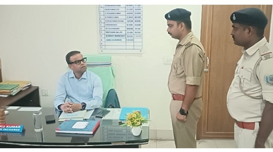 JHARKHAND : घाटशिला और गालूडीह थानों का एसएसपी ने किया औचक निरीक्षण&hellip;