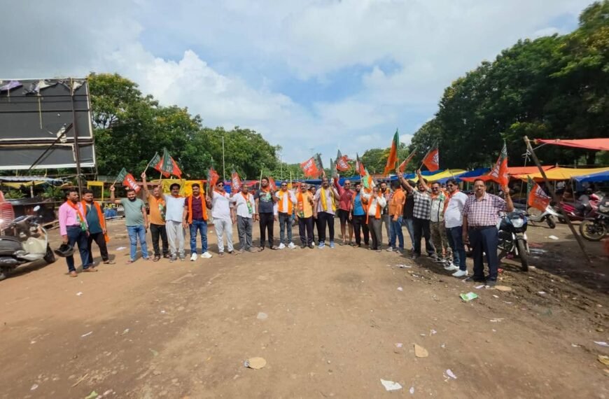 Jamshedpur:- हिमांशु हत्याकांड के विरोध में कदमा में भाजपा का जोरदार प्रदर्शन,&hellip;