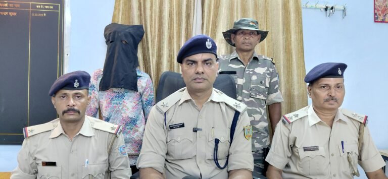 Jamshedpur:- मानगो और कपाली इलाके में घर से एसी का कॉपर ट्यूब और बिजली का सामान चुराने वाला 19 वर्षीय मो. आमीर गिरफ्तार