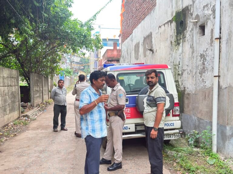 Jamshedpur: मानगो जवाहरनगर के बंद पड़े मकान से अज्ञात युवक का शव बरामद, मौत के कारणों की जांच में जुटी पुलिस