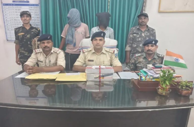 आदित्यपुर में रंगदारी मांगने के मामले में दो आरोपी गिरफ्तार, हथियार भी बरामद