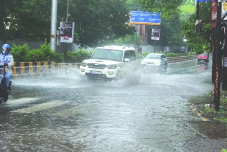 Jharkhand Weather: झारखंड में मानसून का असर बढ़ा, कई जिलों में भारी बारिश और वज्रपात की चेतावनी