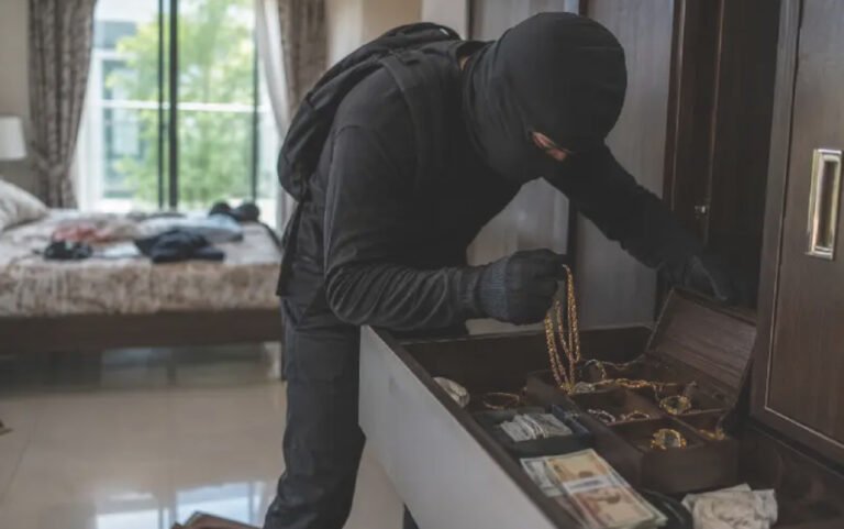 रांची: दिनदहाड़े फ्लैट में चोरी, लाखों के गहने और नकदी लेकर फरार हुए बदमाश