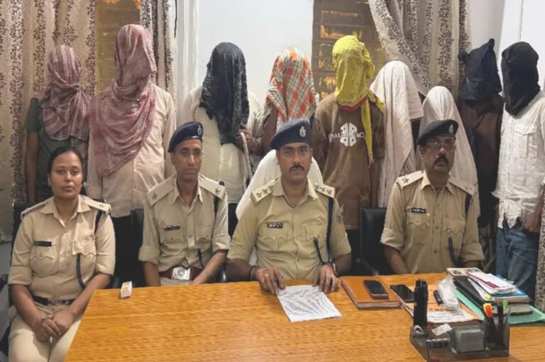 बोकारो पुलिस ने अंतरराज्यीय चेन स्नैचिंग गिरोह का किया भंडाफोड़, पांच आरोपी गिरफ्तार