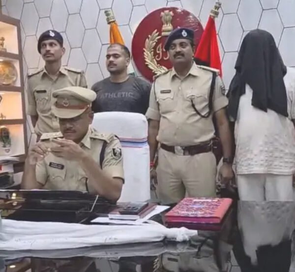 Bihar News: अवैध बालू कारोबार के मुख्य आरोपी को पुलिस ने दबोचा, हथियार भी बरामद