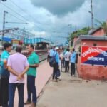 Koderma News: रेलवे ट्रैक पर रेलवे अधिकारी का शव मिलने से सनसनी, जांच जारी