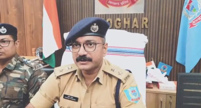 Deoghar News: श्रावणी मेले से पहले पुलिस की बड़ी कार्रवाई, तीन अपराधी गिरफ्तार