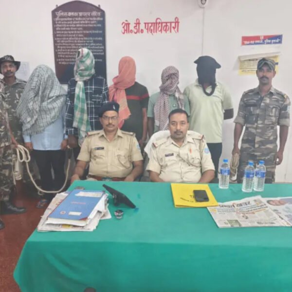 सरायकेला: आरआईटी थाना पुलिस ने पांच गैर-जमानती वारंटियों को किया गिरफ्तार