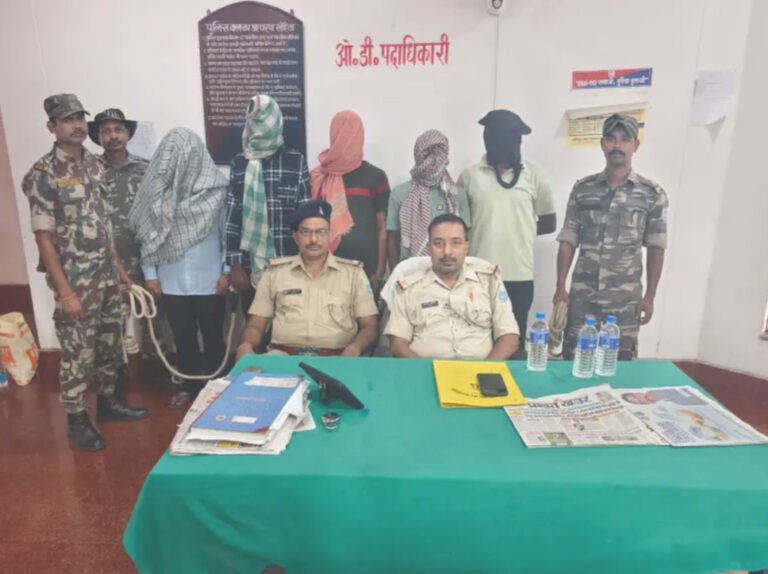 सरायकेला: आरआईटी थाना पुलिस ने पांच गैर-जमानती वारंटियों को किया गिरफ्तार